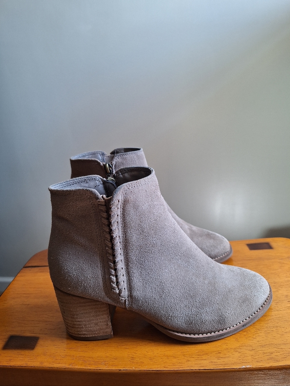 BLONDO NINA Waterproof  Suede Block Heel Ankle Boots Size  8M